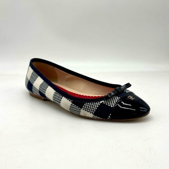 Carolina Herrera Flats